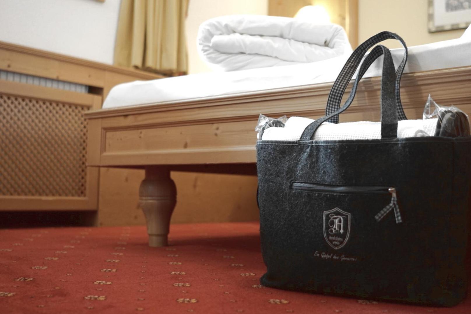 Hotel Alpina Ишгль Экстерьер фото