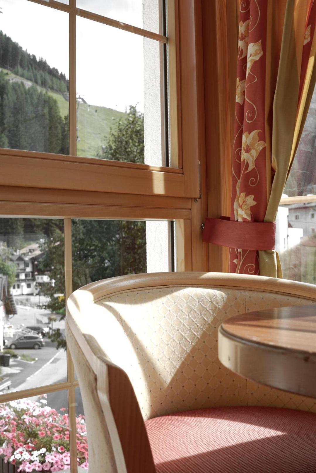 Hotel Alpina Ишгль Экстерьер фото